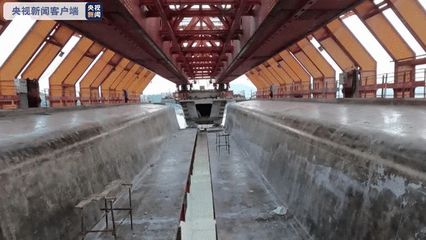 国内时速350公里高铁最大跨度移动模架完成海上制梁任务